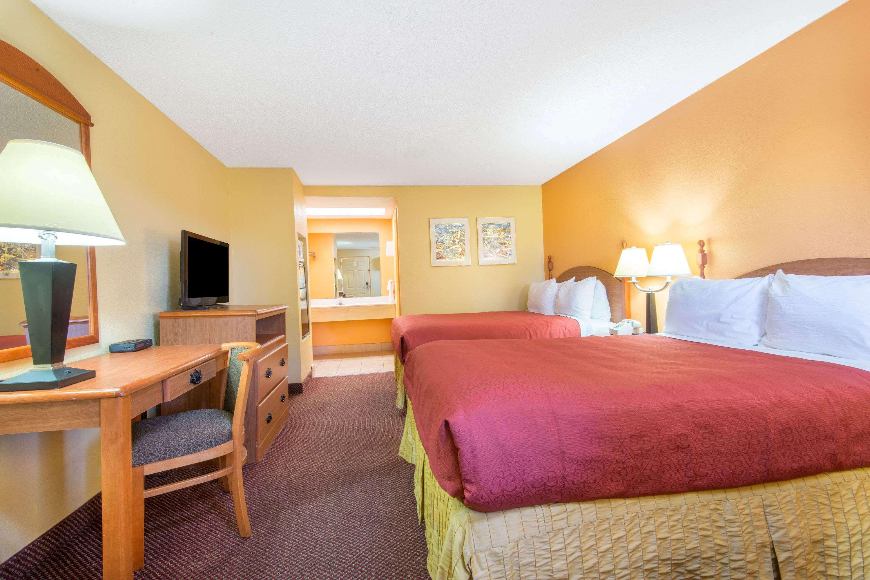 Days Inn By Wyndham Opelika Eksteriør bilde